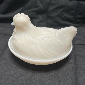 Vintage 4.5" White Milk Glass Chicken Hen on Nest Covered Bowl Trinket Dish